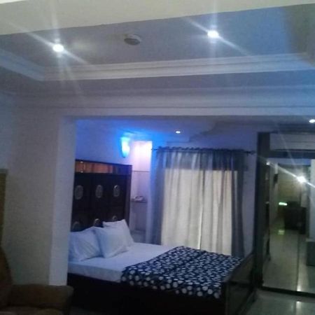Theodawn Hotels @ Suite 29 Ikeja Esterno foto