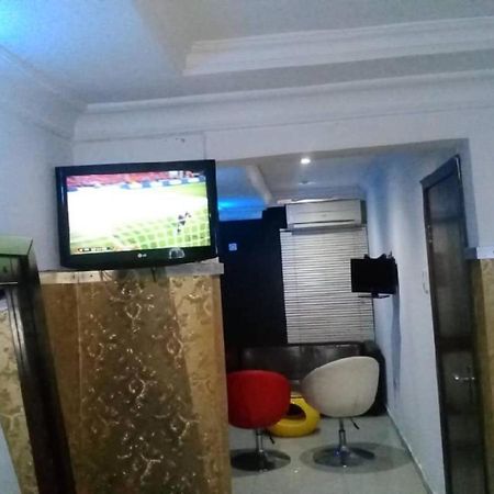 Theodawn Hotels @ Suite 29 Ikeja Esterno foto
