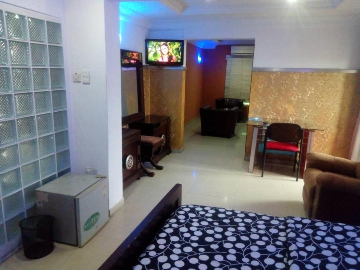 Theodawn Hotels @ Suite 29 Ikeja Esterno foto
