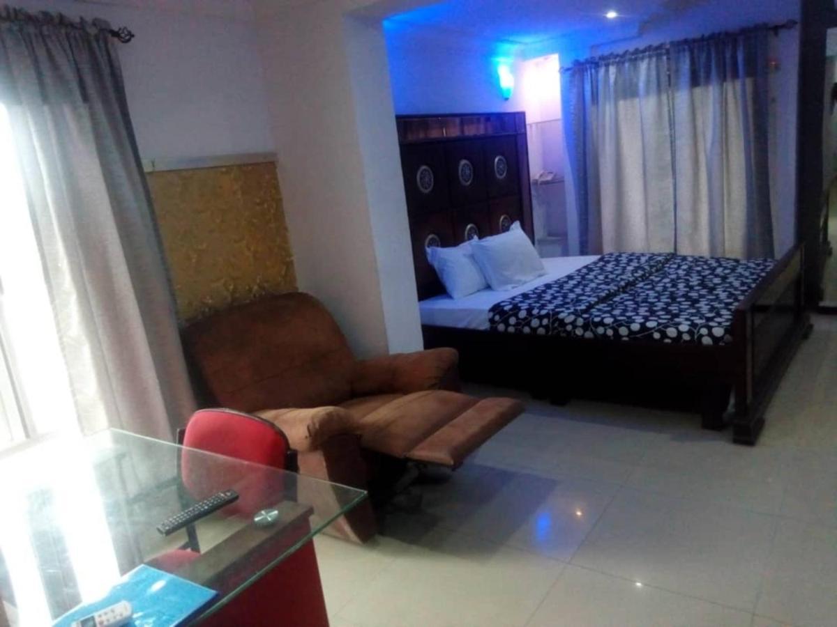 Theodawn Hotels @ Suite 29 Ikeja Esterno foto