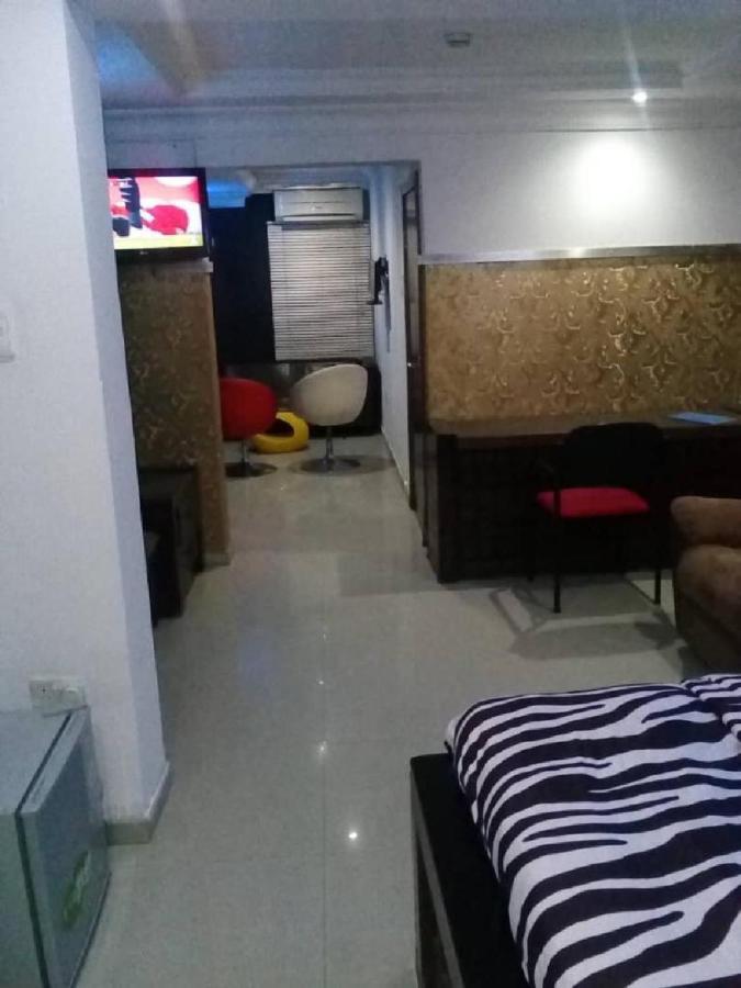 Theodawn Hotels @ Suite 29 Ikeja Esterno foto