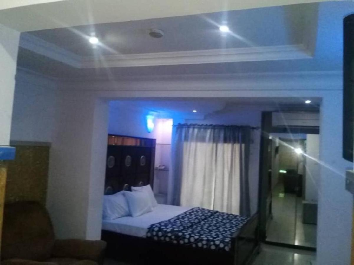 Theodawn Hotels @ Suite 29 Ikeja Esterno foto