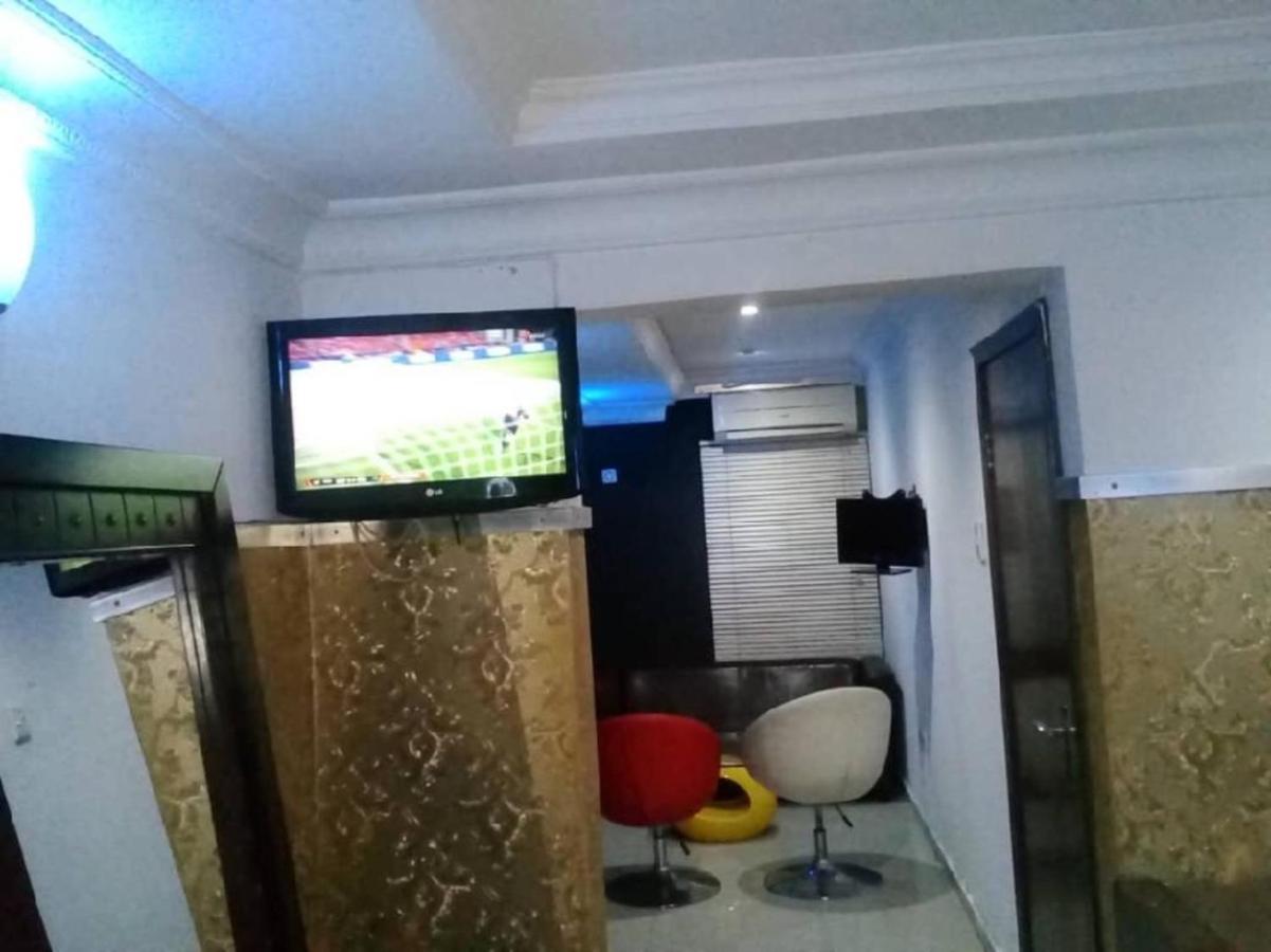 Theodawn Hotels @ Suite 29 Ikeja Esterno foto
