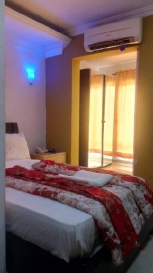 Theodawn Hotels @ Suite 29 Ikeja Esterno foto