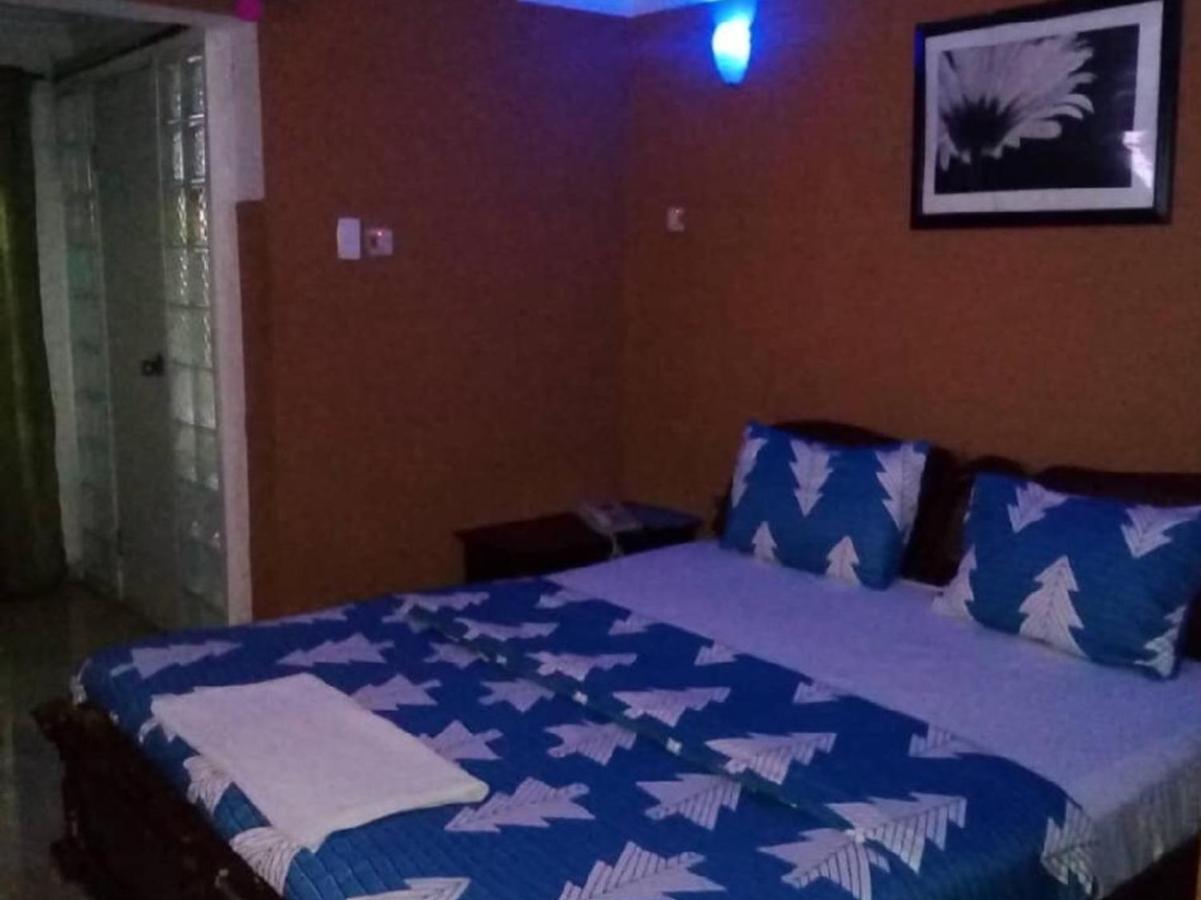 Theodawn Hotels @ Suite 29 Ikeja Esterno foto