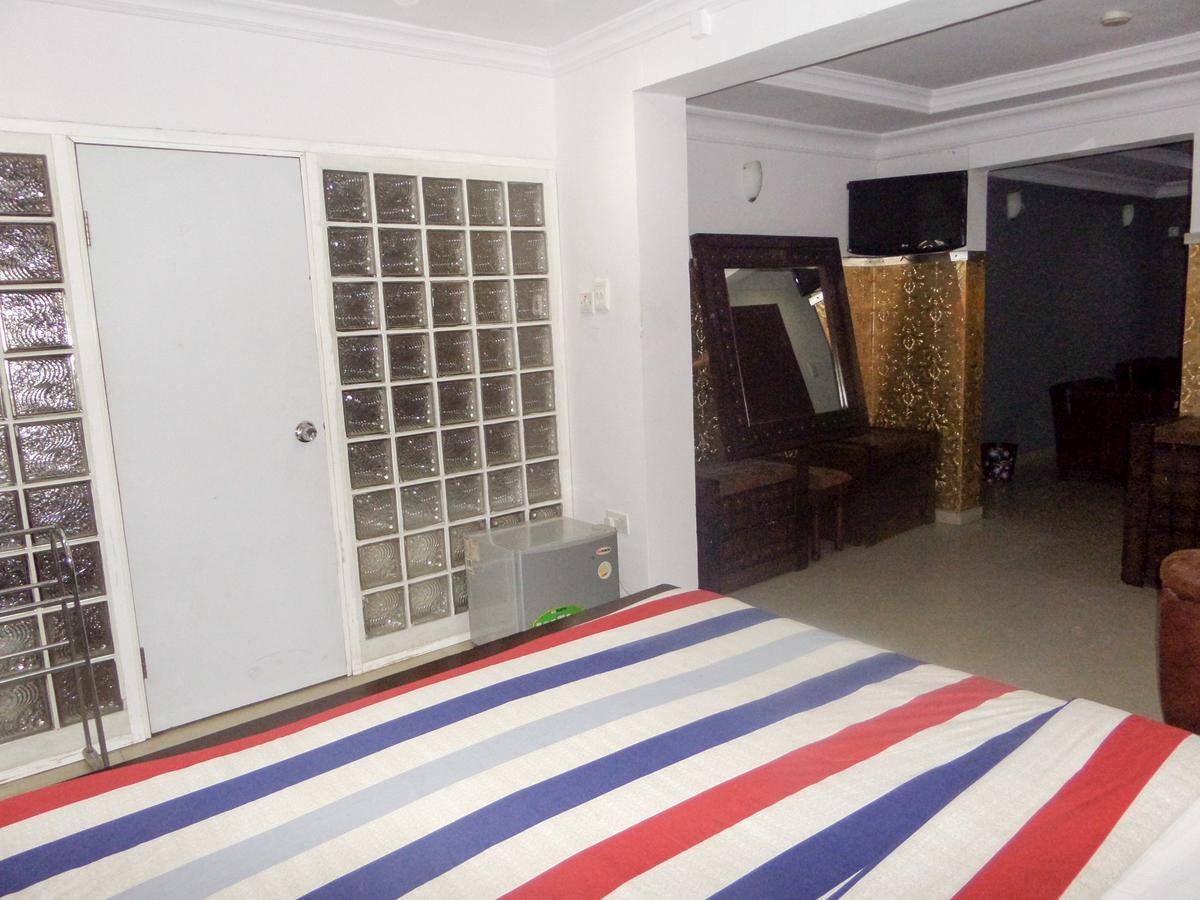 Theodawn Hotels @ Suite 29 Ikeja Esterno foto