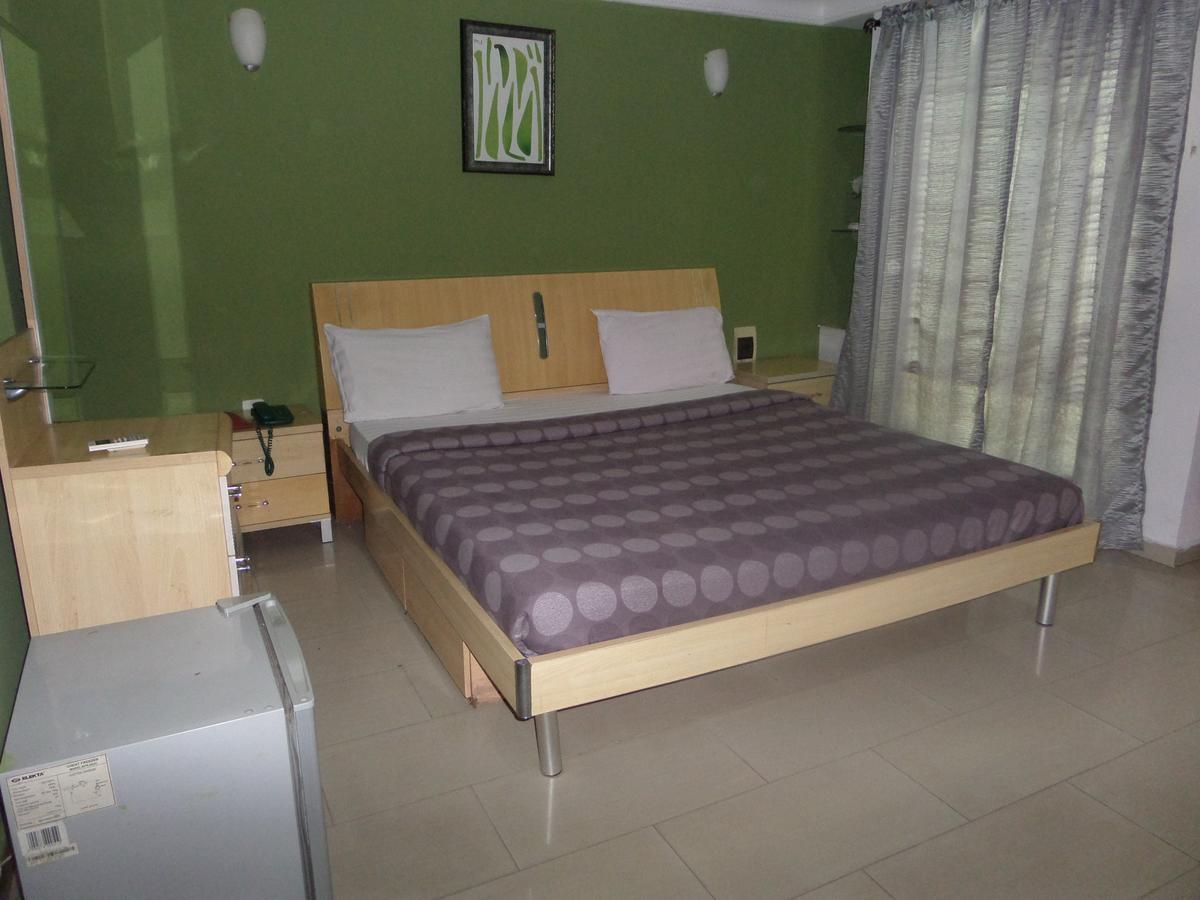 Theodawn Hotels @ Suite 29 Ikeja Esterno foto