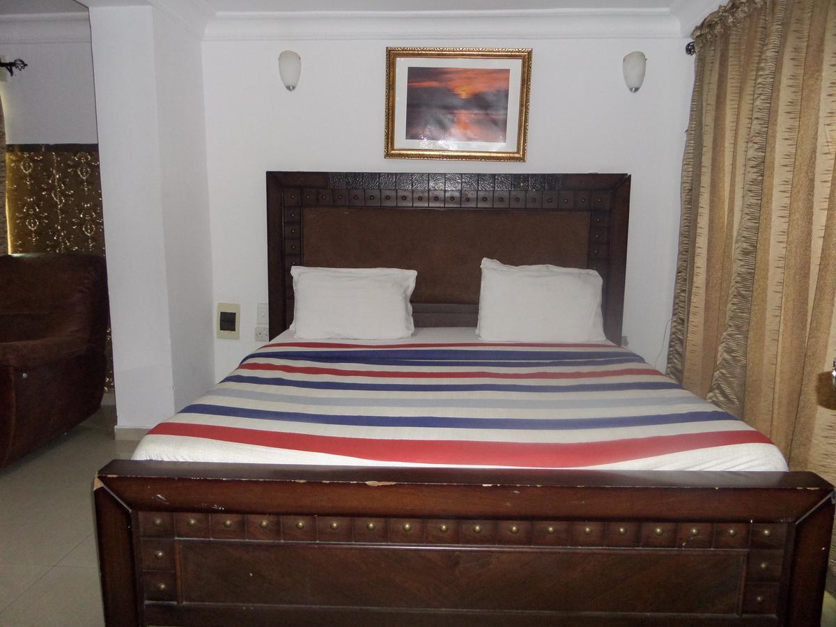 Theodawn Hotels @ Suite 29 Ikeja Esterno foto