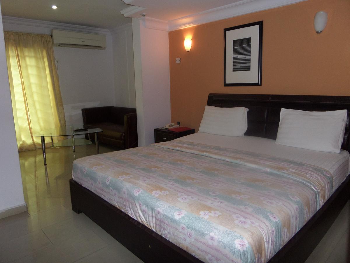 Theodawn Hotels @ Suite 29 Ikeja Esterno foto