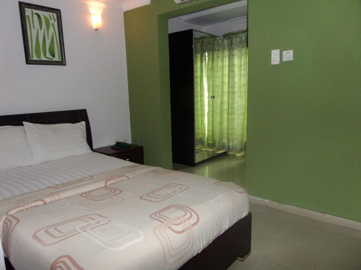 Theodawn Hotels @ Suite 29 Ikeja Esterno foto