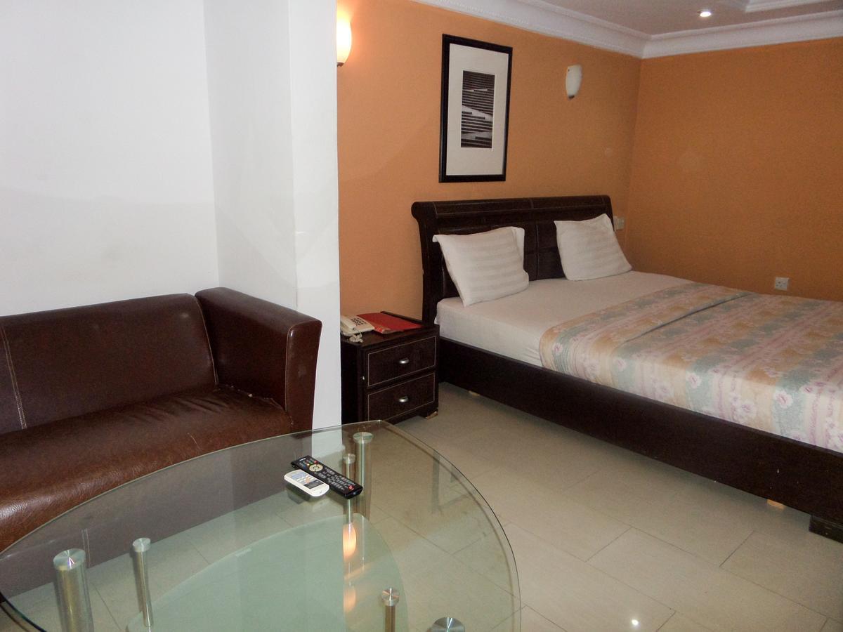 Theodawn Hotels @ Suite 29 Ikeja Esterno foto