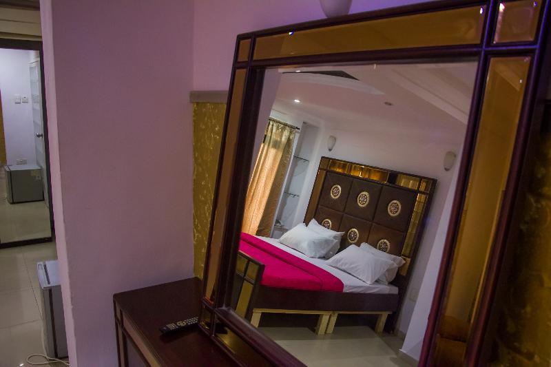 Theodawn Hotels @ Suite 29 Ikeja Esterno foto