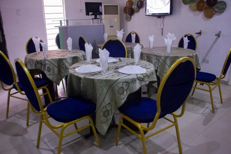 Theodawn Hotels @ Suite 29 Ikeja Esterno foto