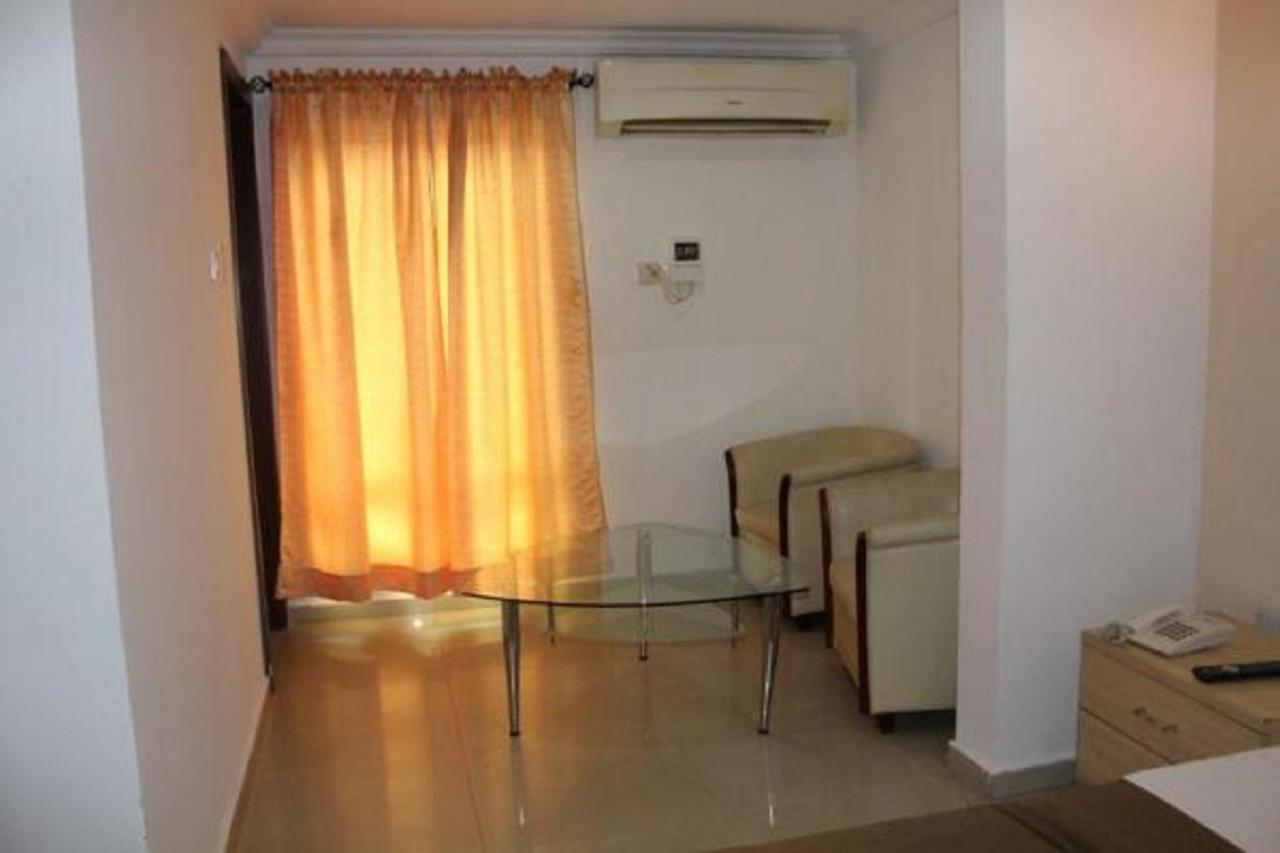 Theodawn Hotels @ Suite 29 Ikeja Esterno foto