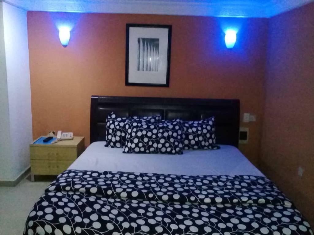 Theodawn Hotels @ Suite 29 Ikeja Esterno foto